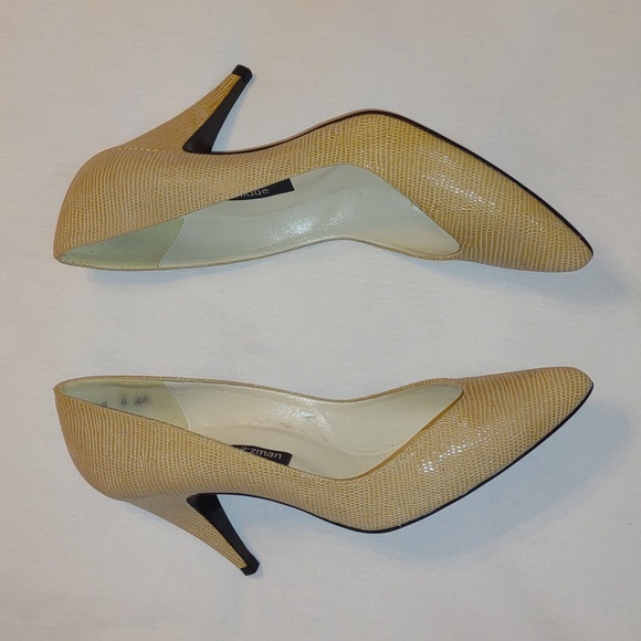 Vintage Stuart Weitzman Cream Colored Stiletto Heels - Picture 4 of 10